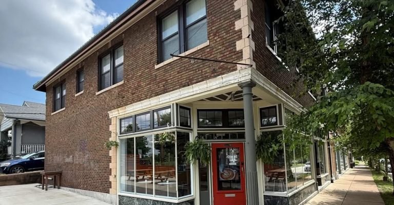 Exterior view of Kentzo Koffee in Maplewood, Missouri, with red door entrance and sidewalk seating