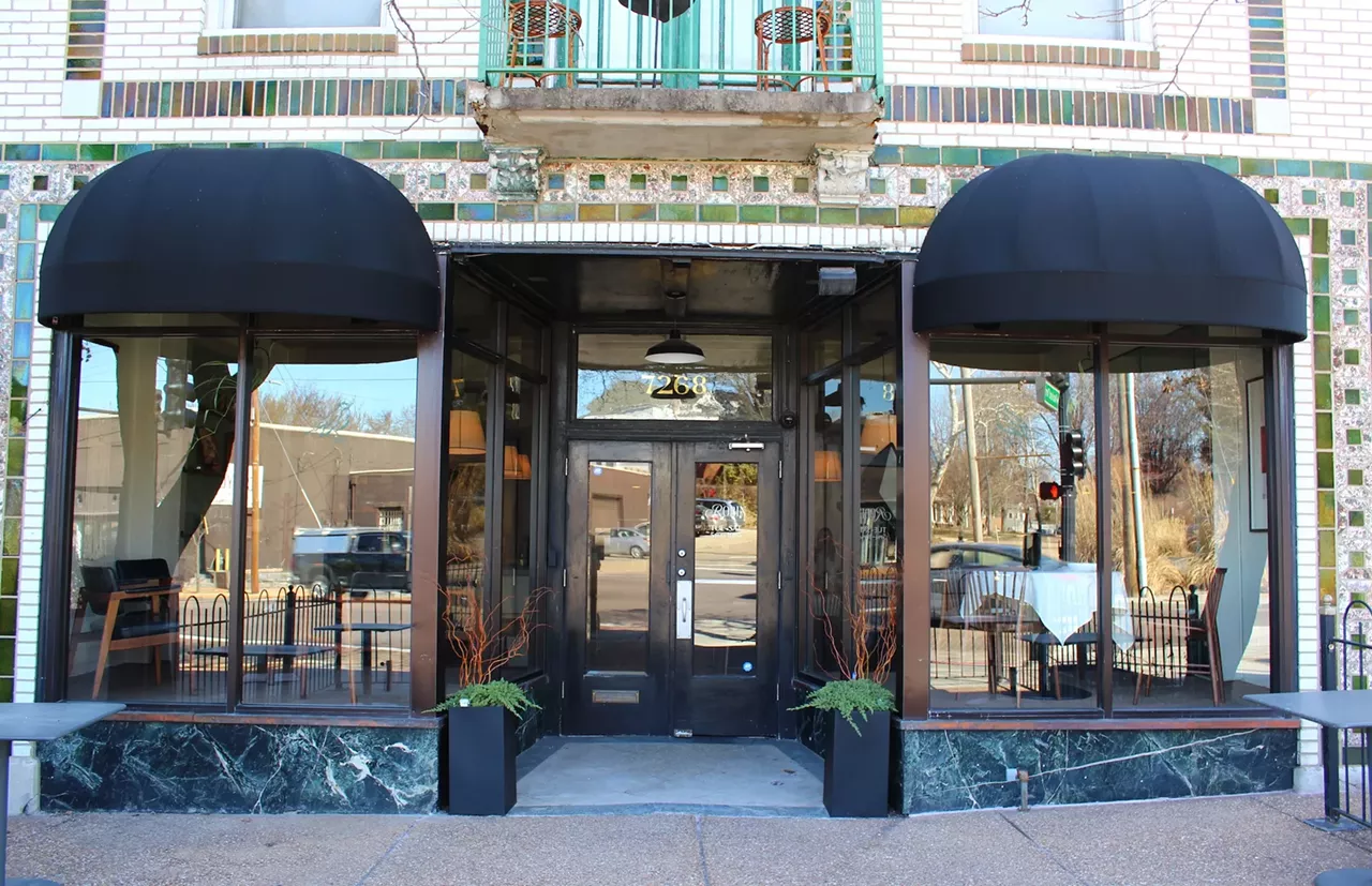 Front entrance of Robin Restaurant in Maplewood, Missouri, located at 7268 Manchester Road, featuring large glass windows, black awnings, and a tiled exterior.